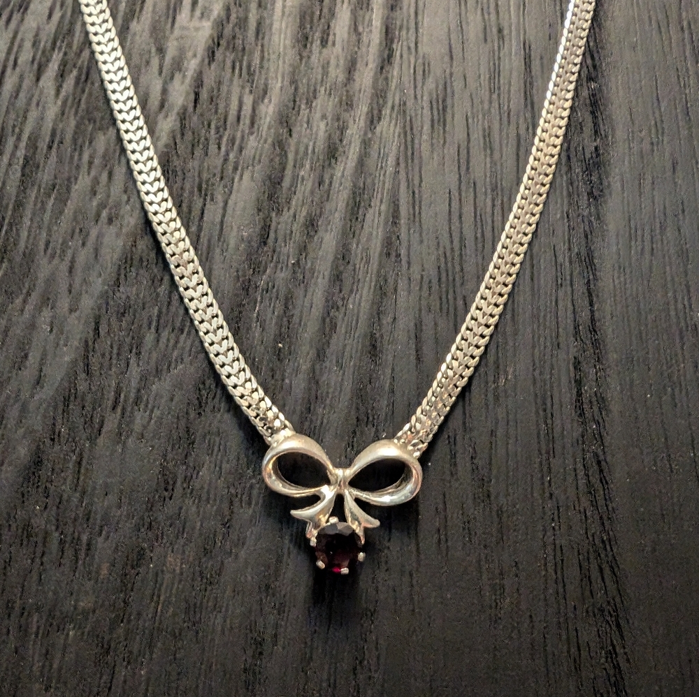 Made in Italy sterling silver and Garnett stone bow necklace